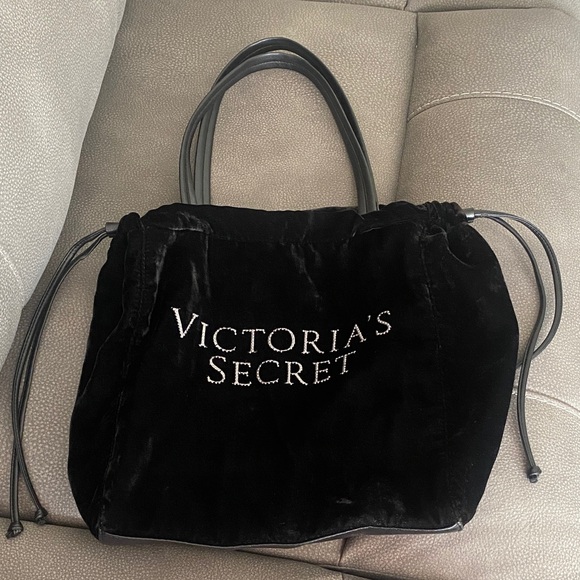 Victoria's Secret Handbags - 🔴SOLD🔴Victoria's Secret Black Velvet Tote